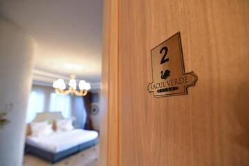 Фото номера Номер с кроватью размера «king-size» Курортные отели Lacul Verde Resort г. Плоешти 28