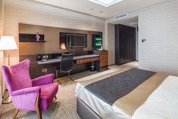 Фото номера Deluxe King Room - Wellness Access Отель Sky Blue Hotel &amp; Spa г. Плоешти 4