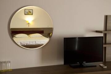 Фото номера Двухместный номер с 1 кроватью Отель Hotel City Ploiesti г. Плоешти 4
