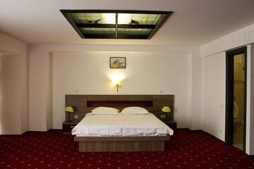 Фото номера Двухместный номер с 1 кроватью или 2 отдельными кроватями Отель Hotel City Ploiesti г. Плоешти 9
