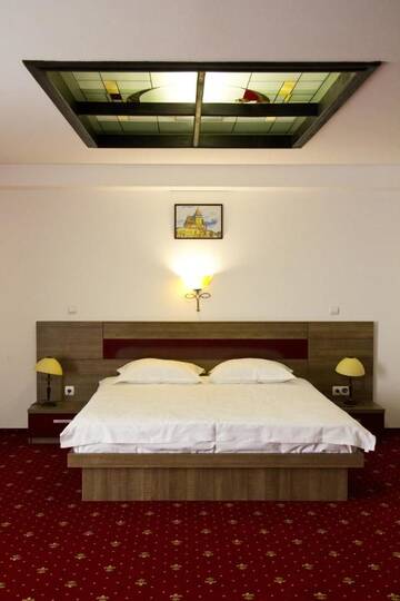 Фото номера Двухместный номер с 1 кроватью Отель Hotel City Ploiesti г. Плоешти 3