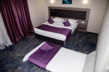 Фото номера Номер с кроватью размера «king-size» Отель Hotel Yarus Plus г. Плоешти 10