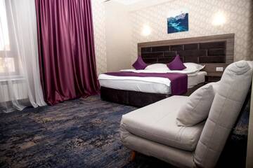 Фото номера Номер с кроватью размера «king-size» Отель Hotel Yarus Plus г. Плоешти 15