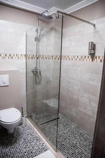 Фото номера Номер с кроватью размера «king-size» Отель Hotel Yarus Plus г. Плоешти 23