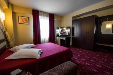 Фото номера Полулюкс Отель Hotel Tudor г. Плоешти 2