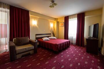 Фото номера Полулюкс Отель Hotel Tudor г. Плоешти 4