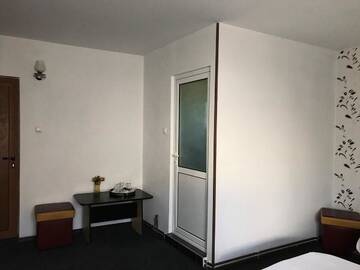 Фото номера Трехместный номер с собственной ванной комнатой Гостевой дом Casa Ardeleană г. Плоешти 5